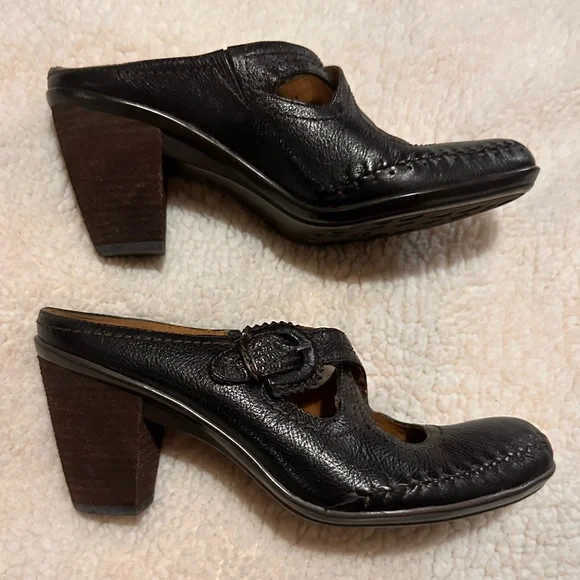 Naturalizer Quantina Black Leather Mules size 9 with a heel cute - Picture 5 of 12